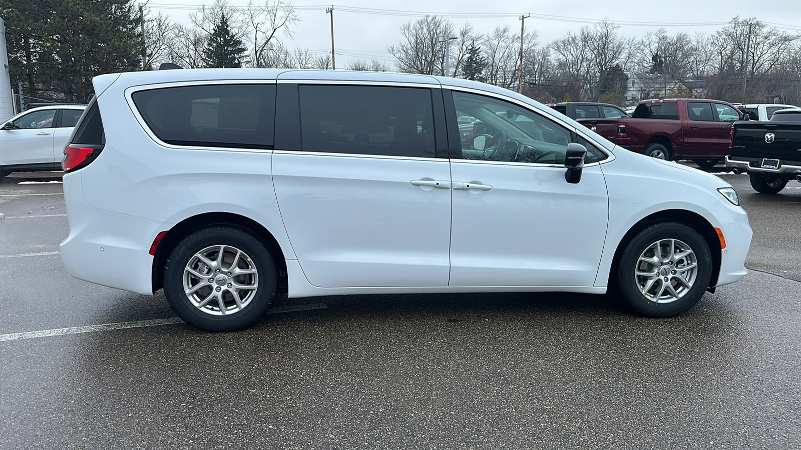 2024 Chrysler Pacifica Touring L 6