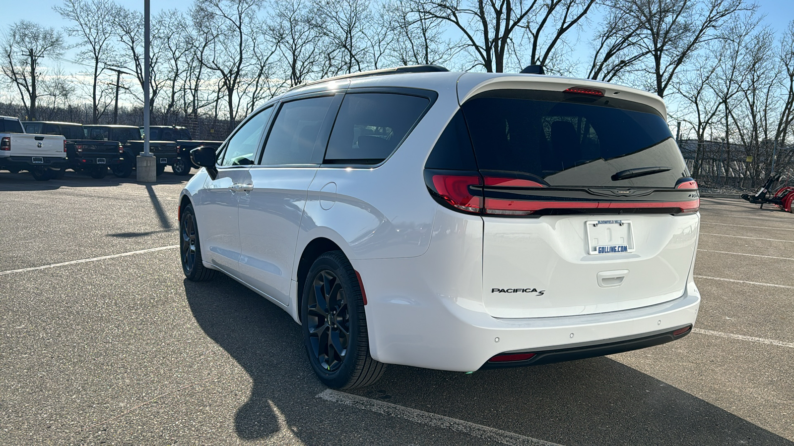 2024 Chrysler Pacifica Touring L 3