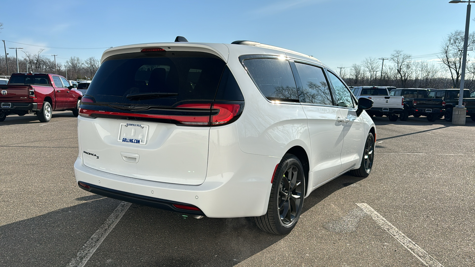 2024 Chrysler Pacifica Touring L 5