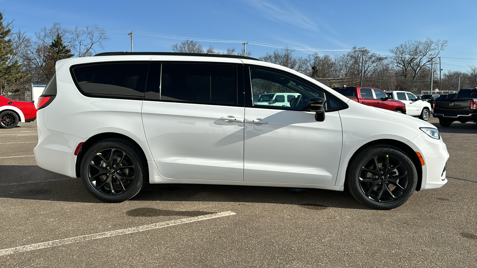 2024 Chrysler Pacifica Touring L 6