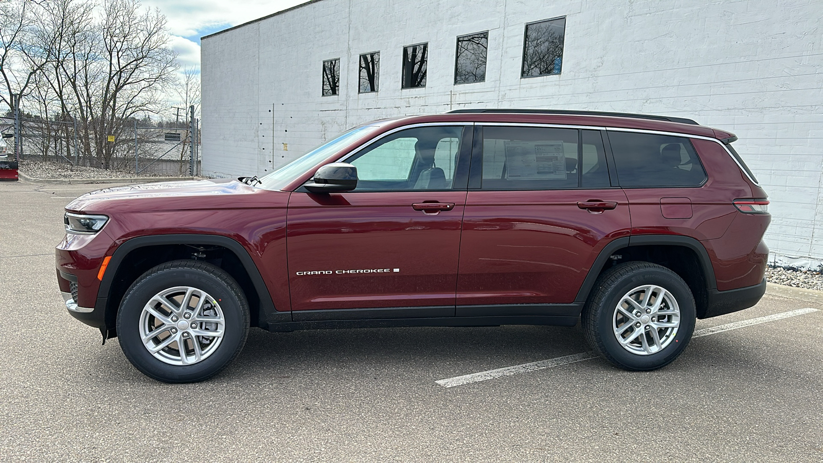 2024 Jeep Grand Cherokee L Laredo 2