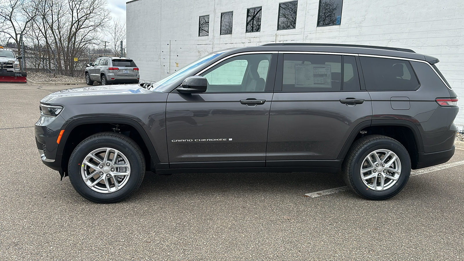 2024 Jeep Grand Cherokee L Laredo 2