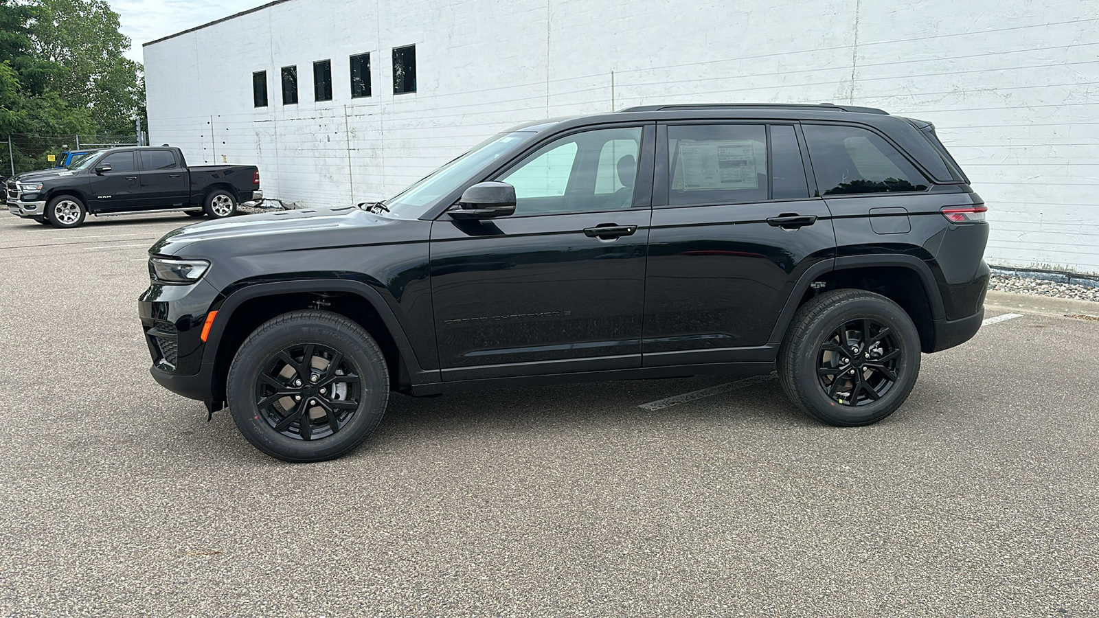 2024 Jeep Grand Cherokee Altitude 2