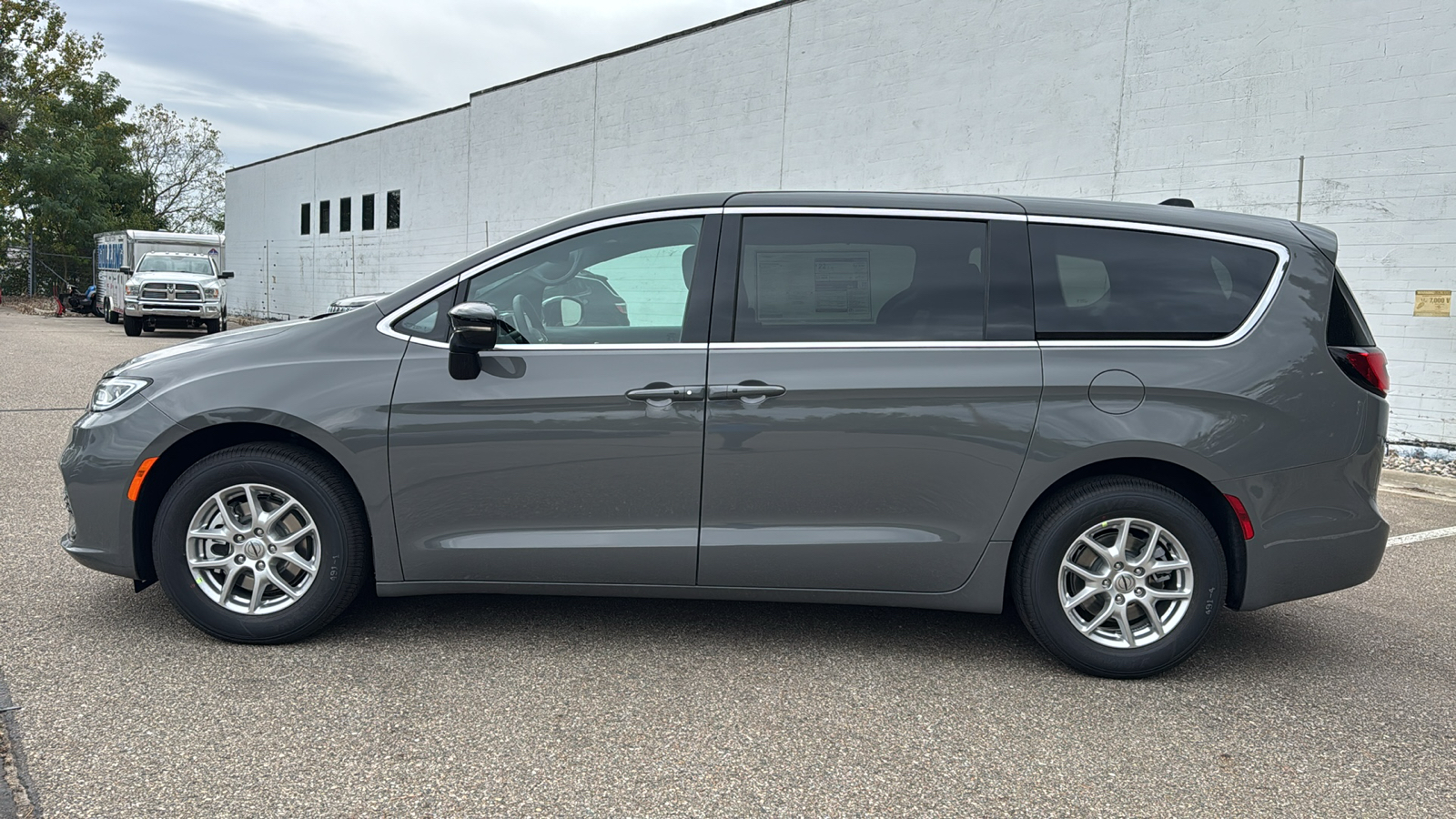 2025 Chrysler Pacifica  2