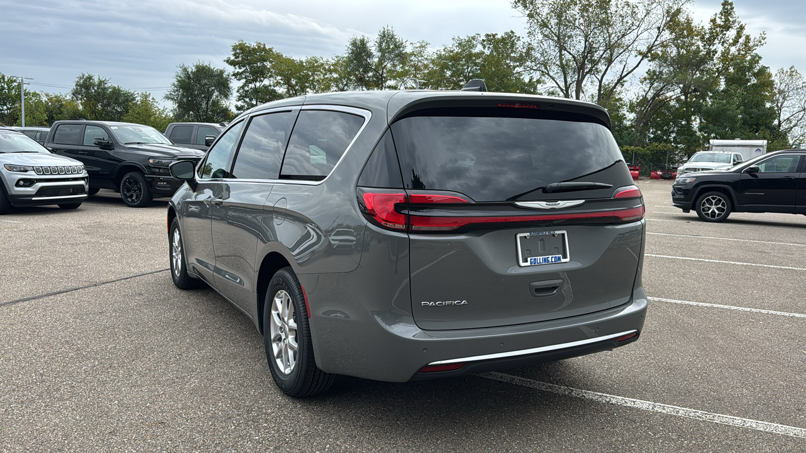 2025 Chrysler Pacifica  3