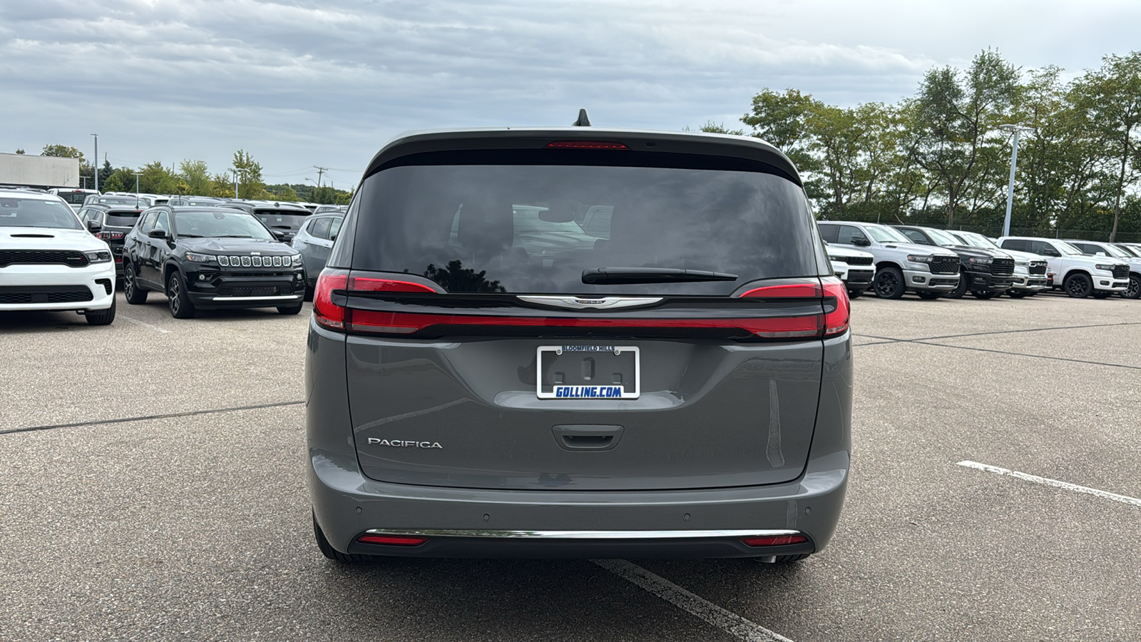 2025 Chrysler Pacifica  4