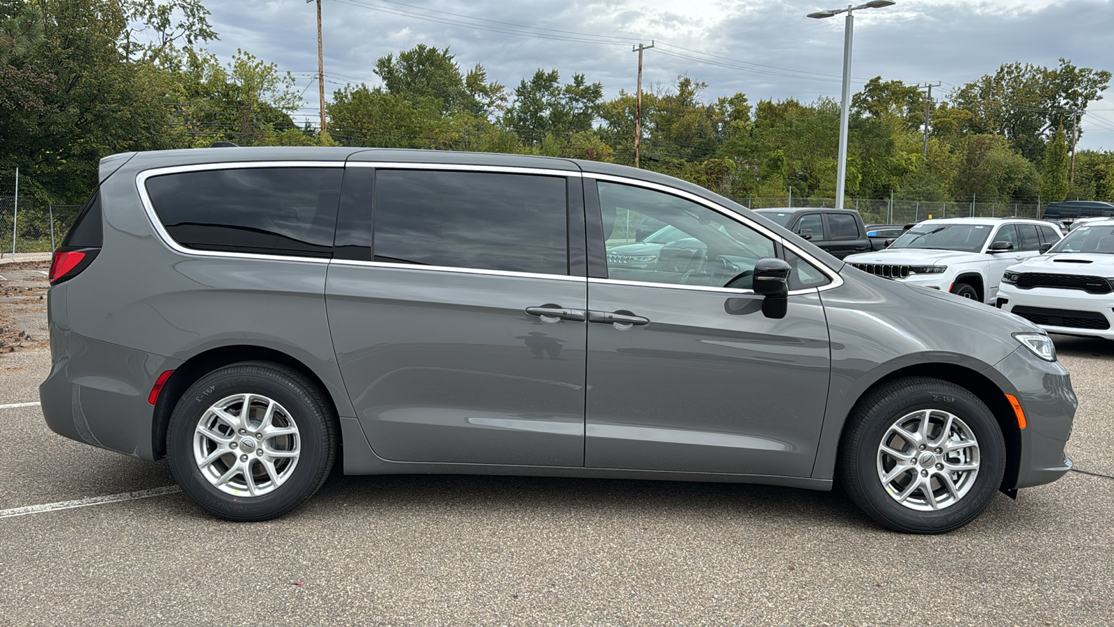 2025 Chrysler Pacifica  6