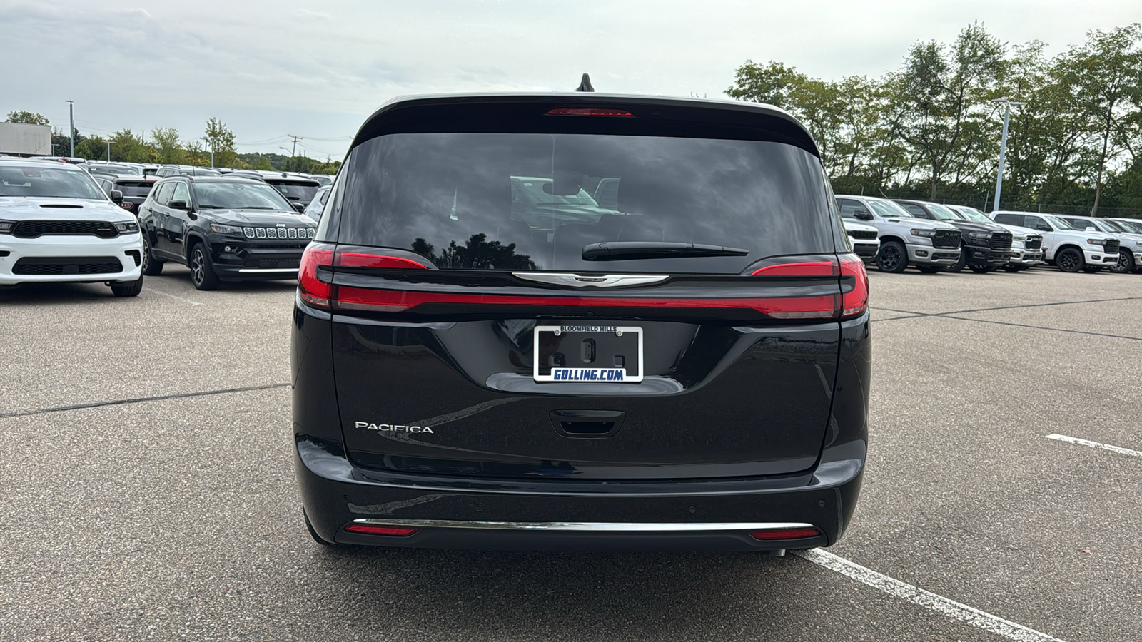 2025 Chrysler Pacifica  4