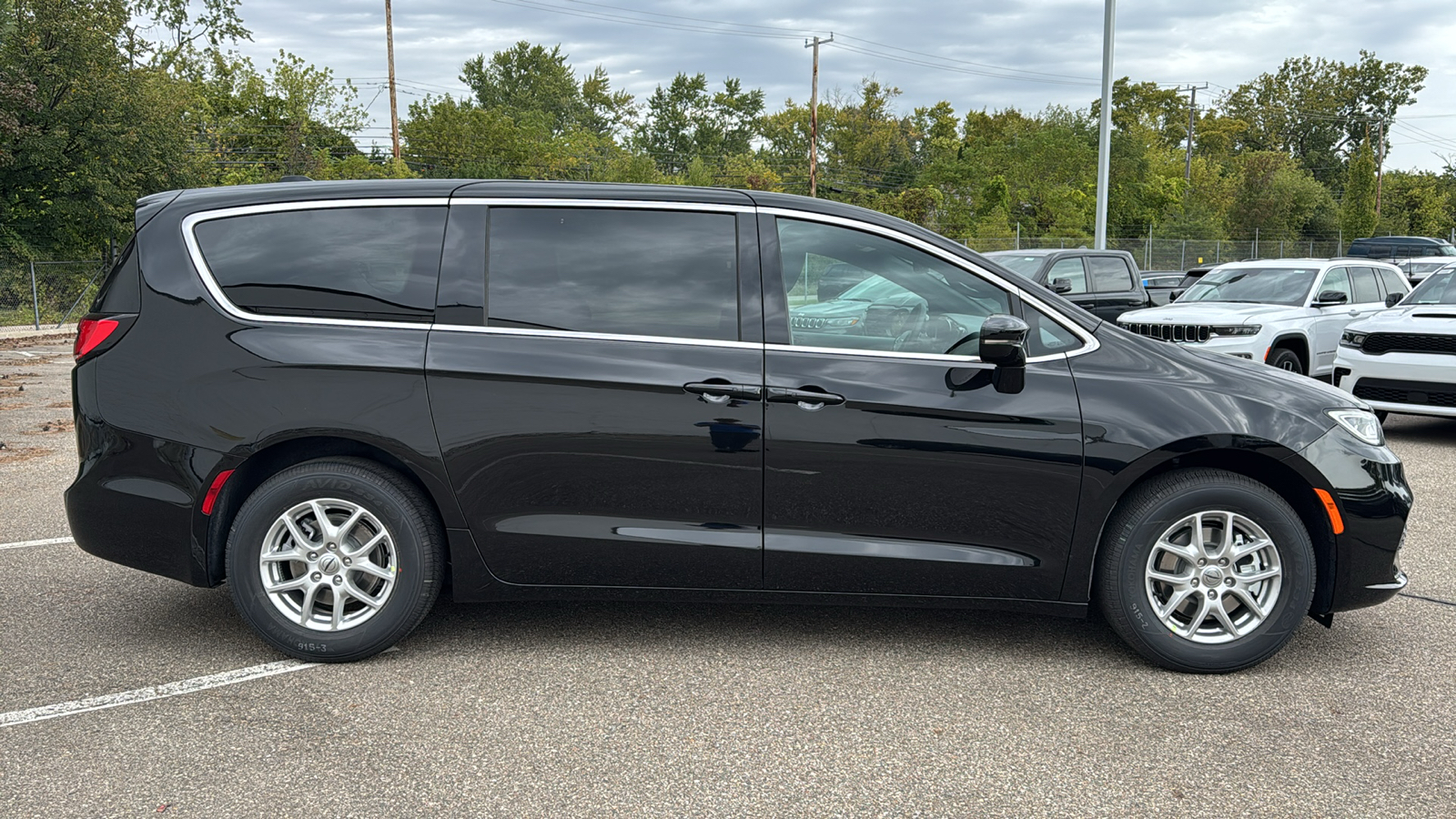 2025 Chrysler Pacifica  6