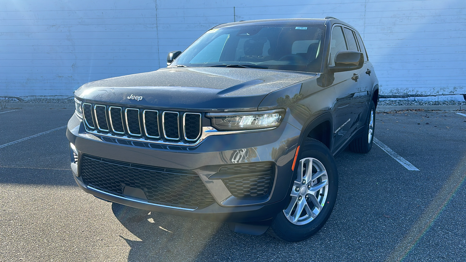 2025 Jeep Grand Cherokee Laredo 1