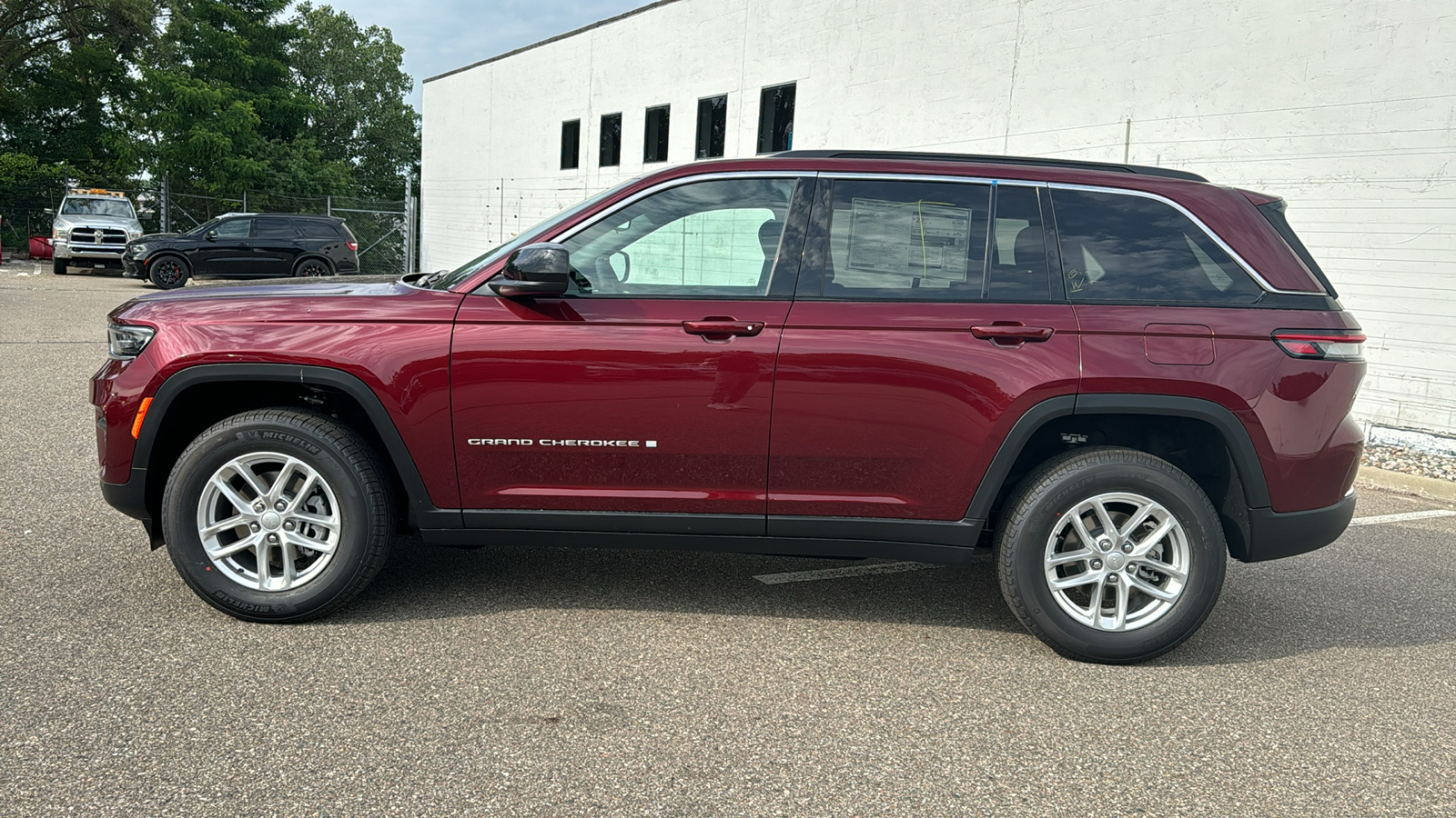 2024 Jeep Grand Cherokee Laredo 2