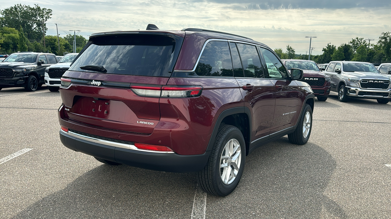 2024 Jeep Grand Cherokee Laredo 5