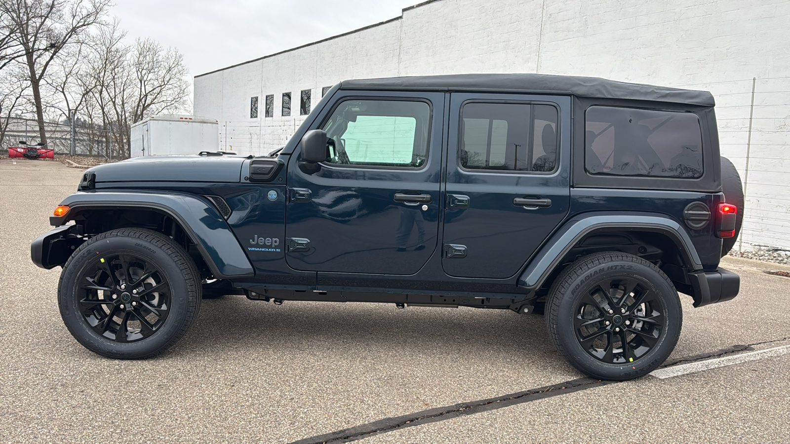 2025 Jeep Wrangler Sahara 4xe 2