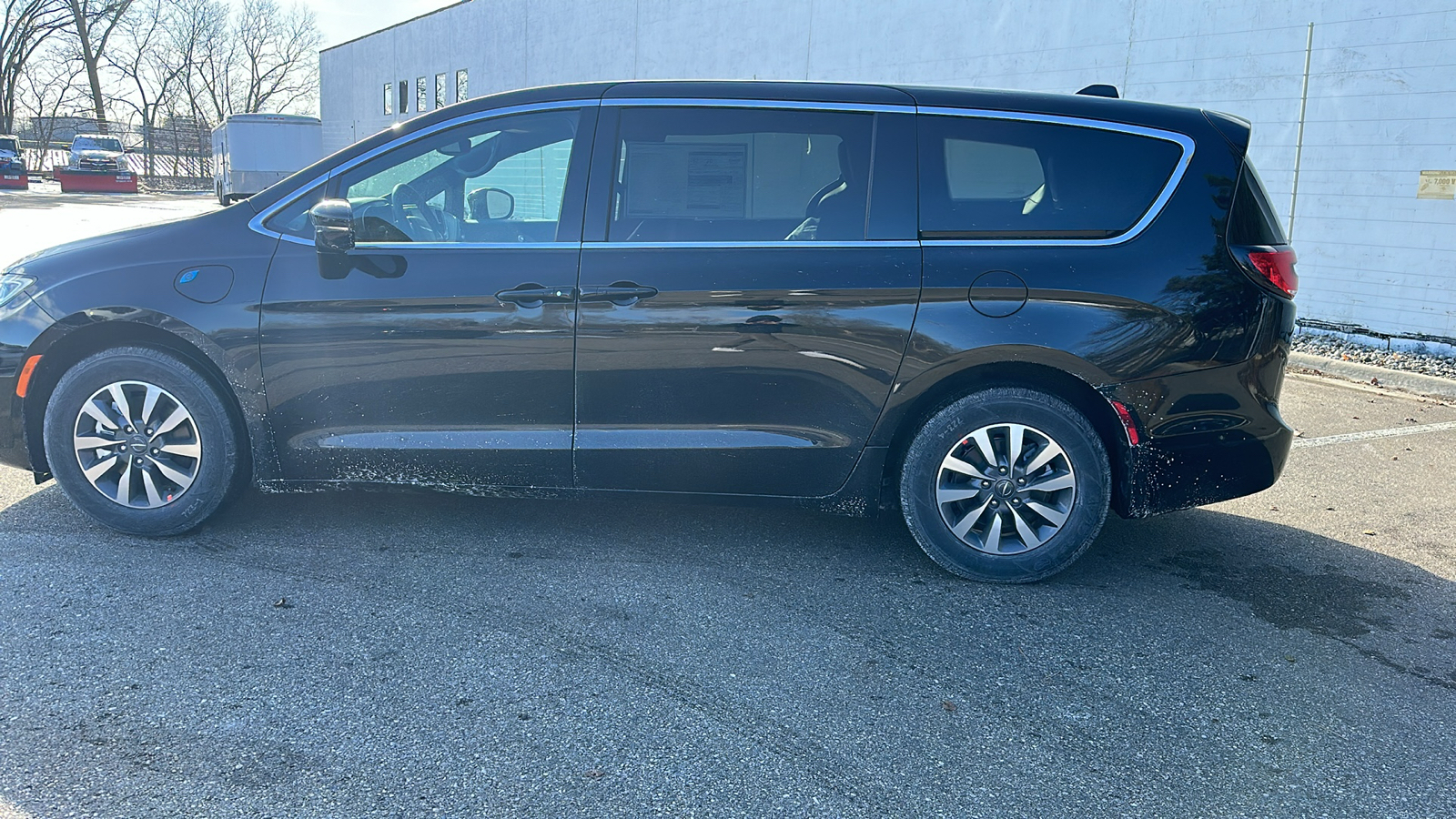 2025 Chrysler Pacifica Hybrid Select 2