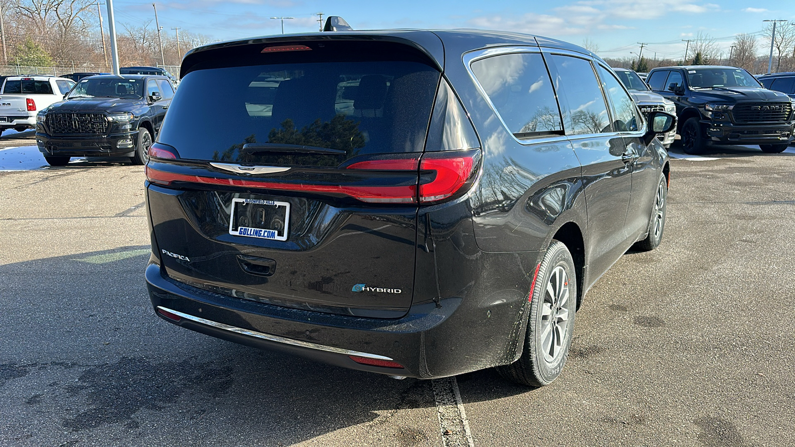 2025 Chrysler Pacifica Hybrid Select 5