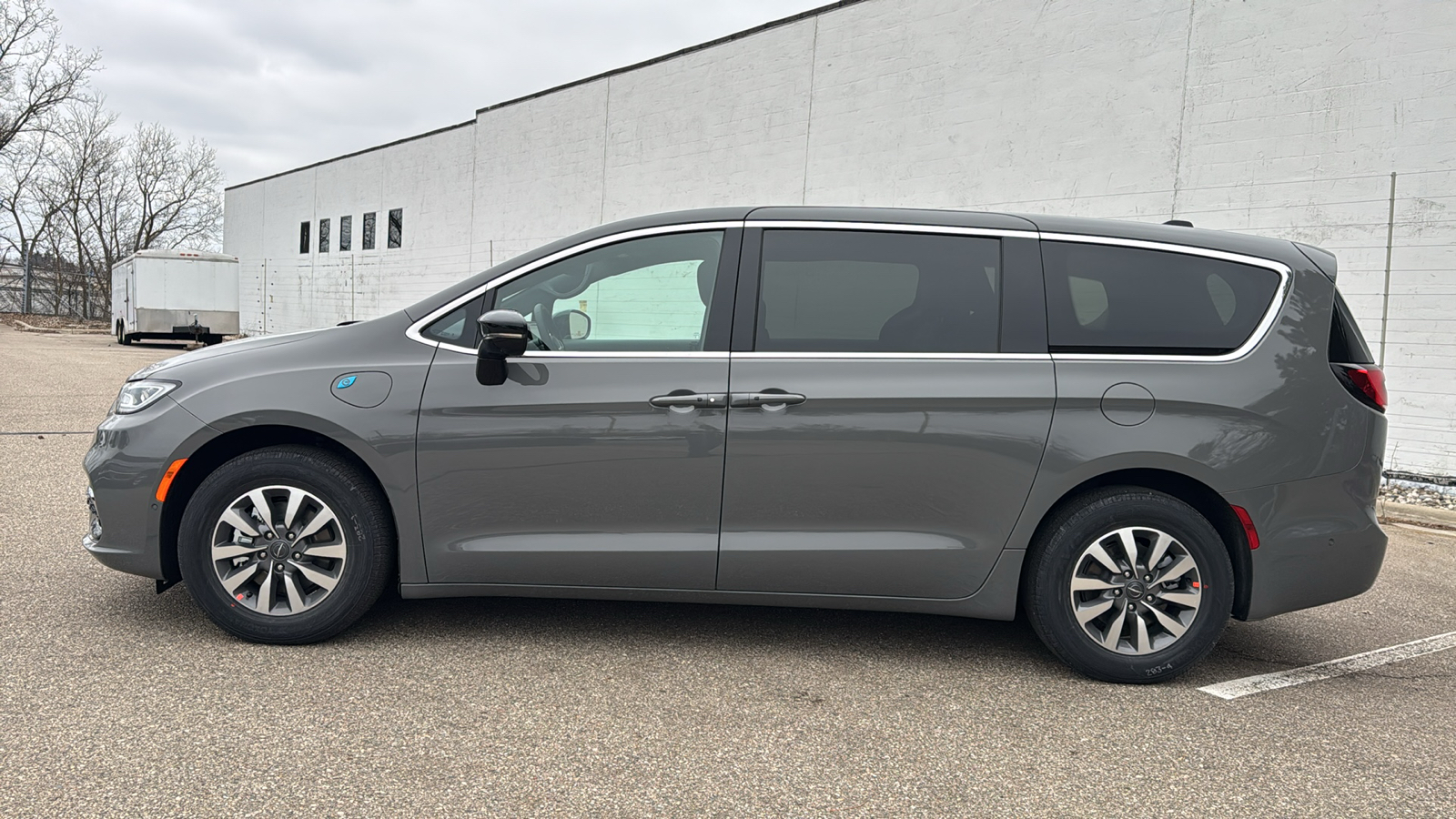 2025 Chrysler Pacifica Hybrid Select 2