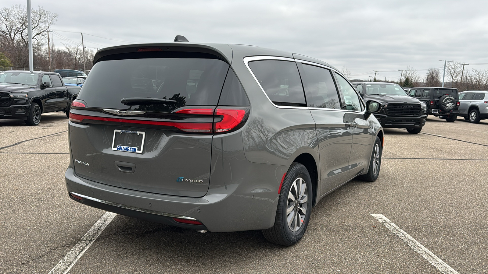 2025 Chrysler Pacifica Hybrid Select 5