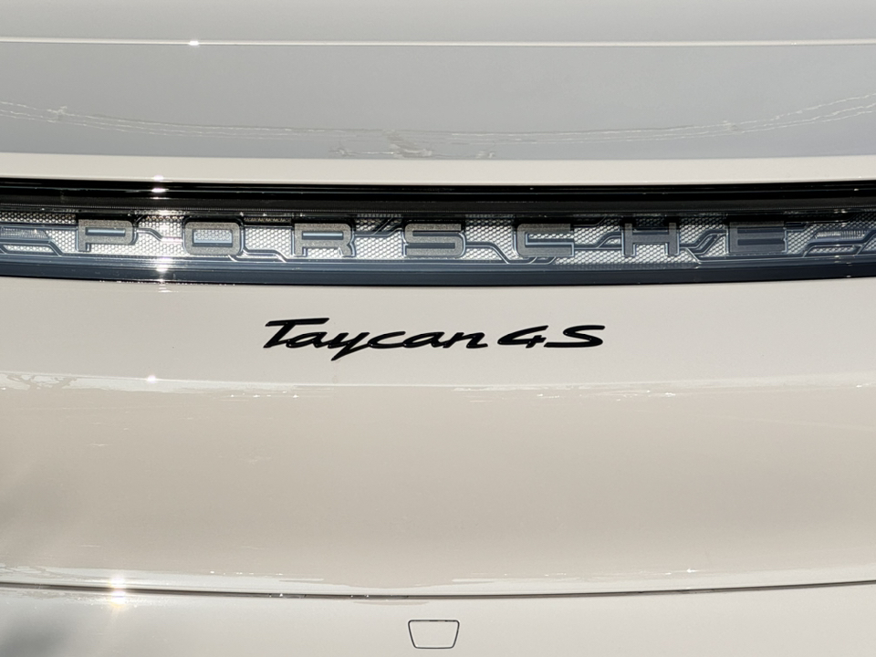 2024 Porsche Taycan Turbo 33