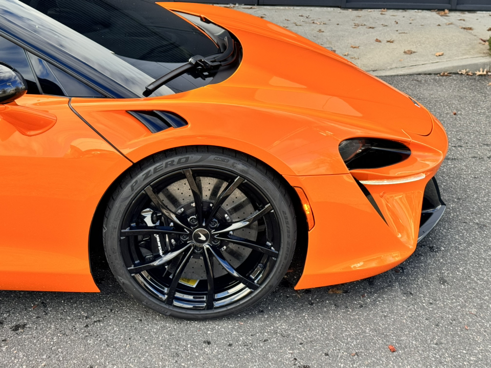 2023 McLaren Artura Performance 8