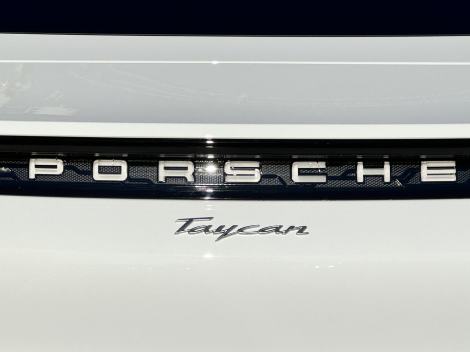 2024 Porsche Taycan  27