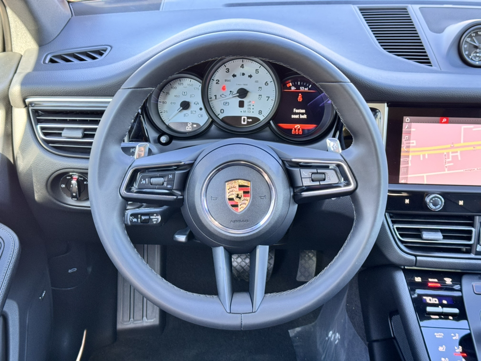 2024 Porsche Macan  19