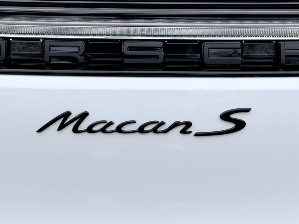 2024 Porsche Macan S 32