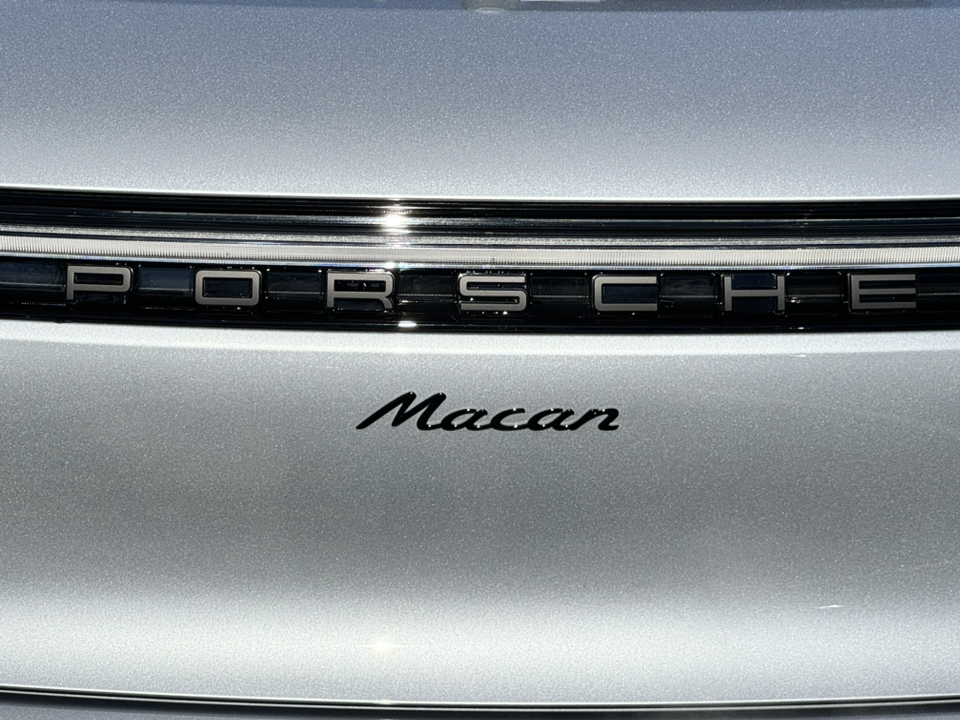 2024 Porsche Macan  32