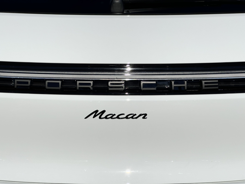 2024 Porsche Macan  32