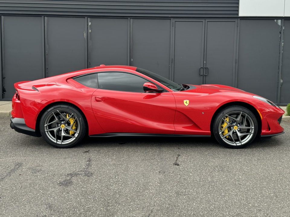 2019 Ferrari 812 Superfast Base 8
