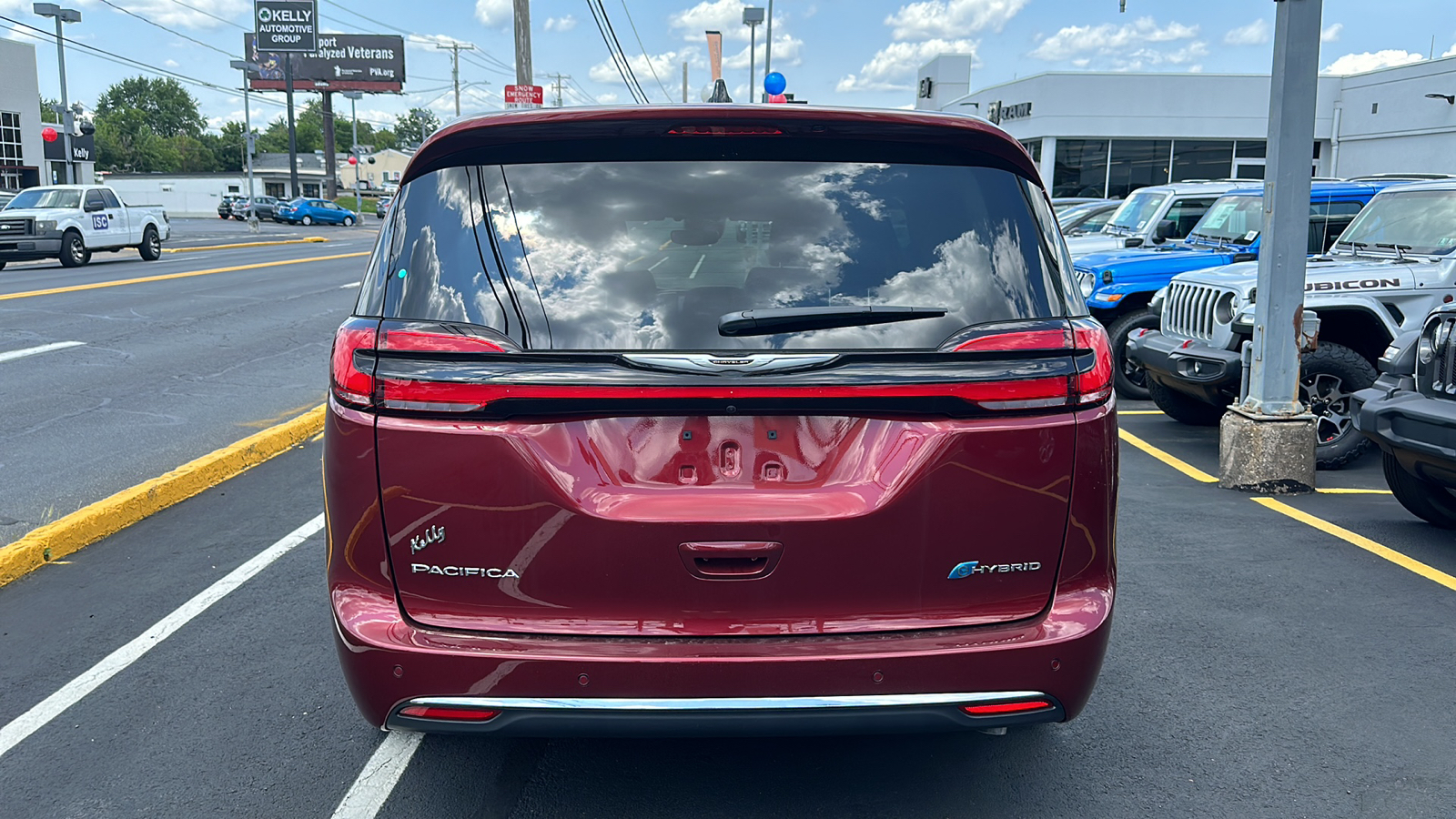 2023 Chrysler Pacifica Hybrid Limited 8