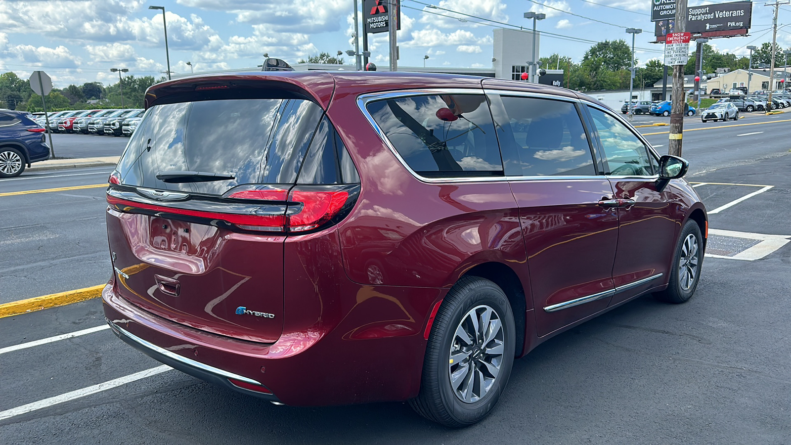 2023 Chrysler Pacifica Hybrid Limited 9