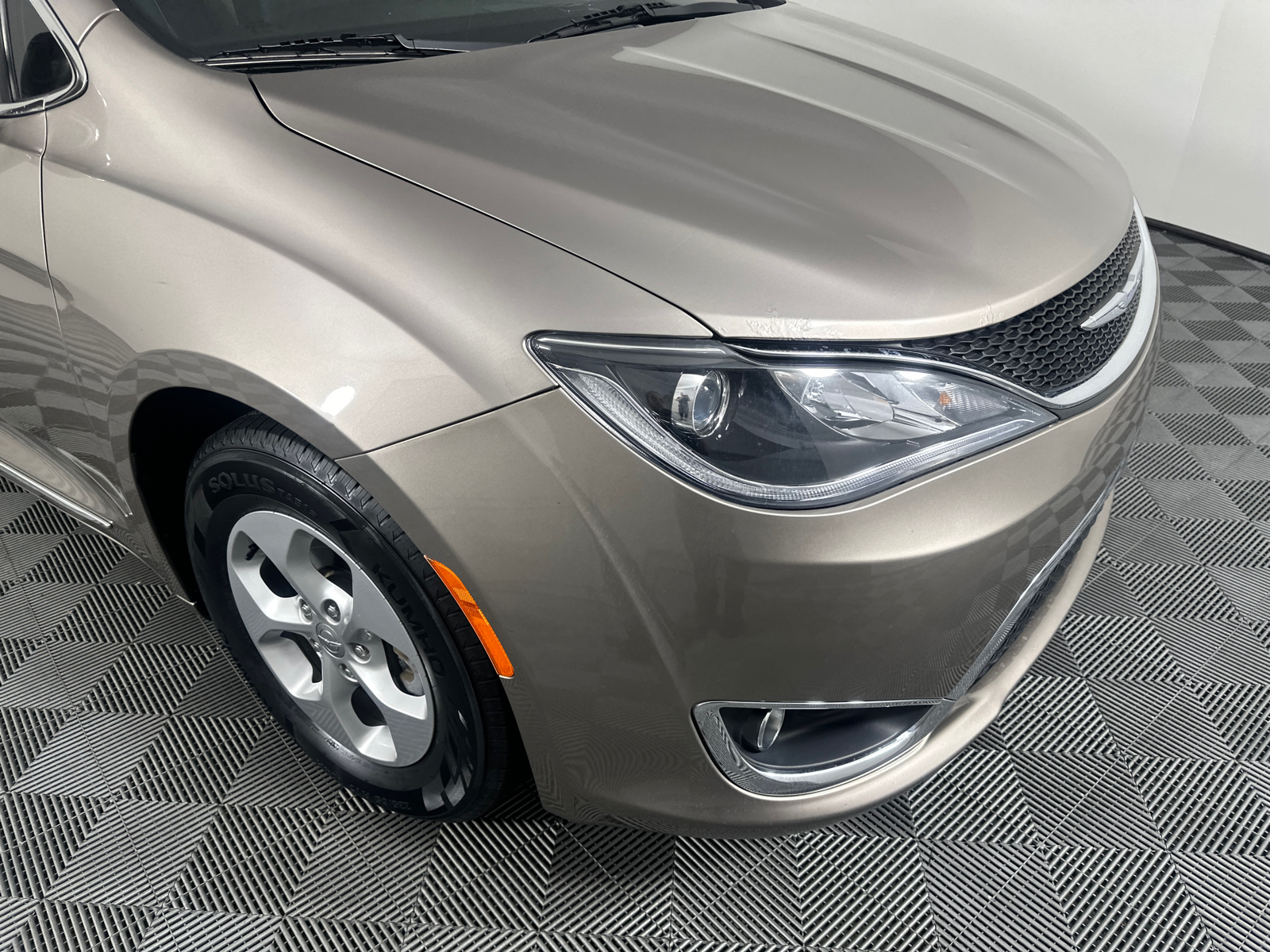 2017 Chrysler Pacifica Touring L Plus 2