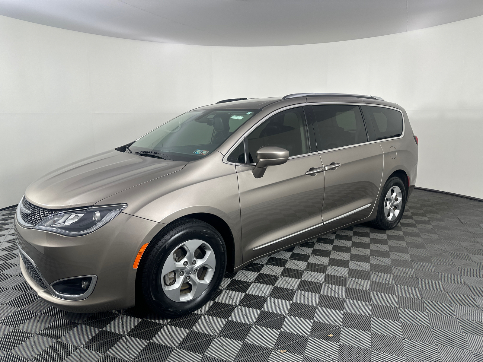 2017 Chrysler Pacifica Touring L Plus 6