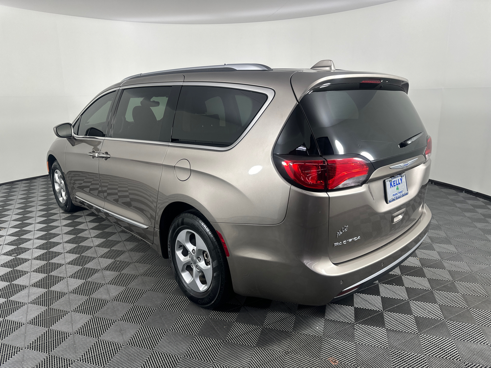 2017 Chrysler Pacifica Touring L Plus 11