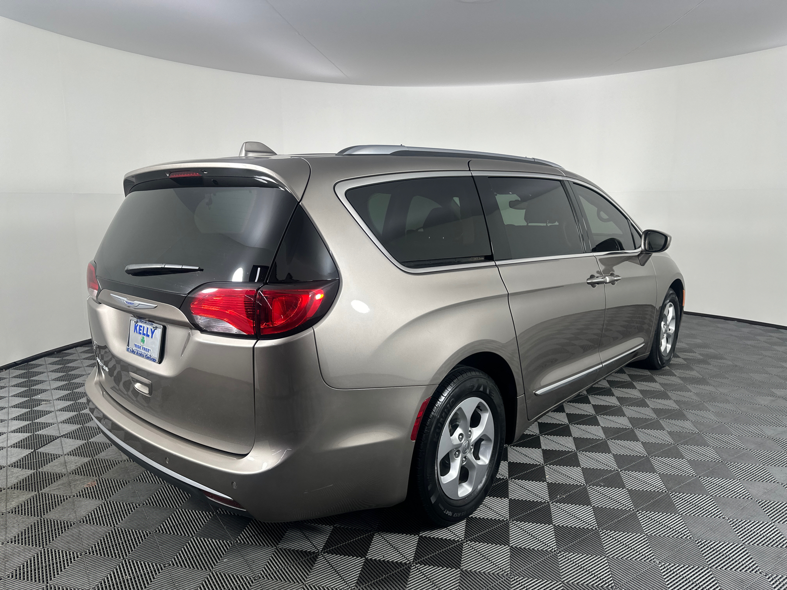 2017 Chrysler Pacifica Touring L Plus 19