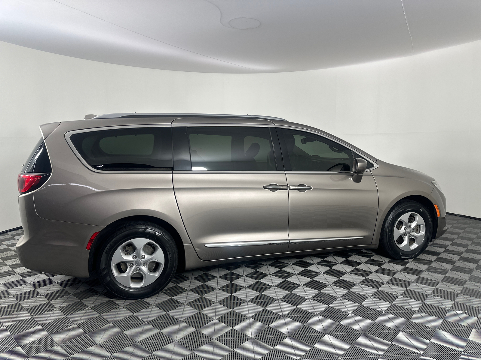 2017 Chrysler Pacifica Touring L Plus 22