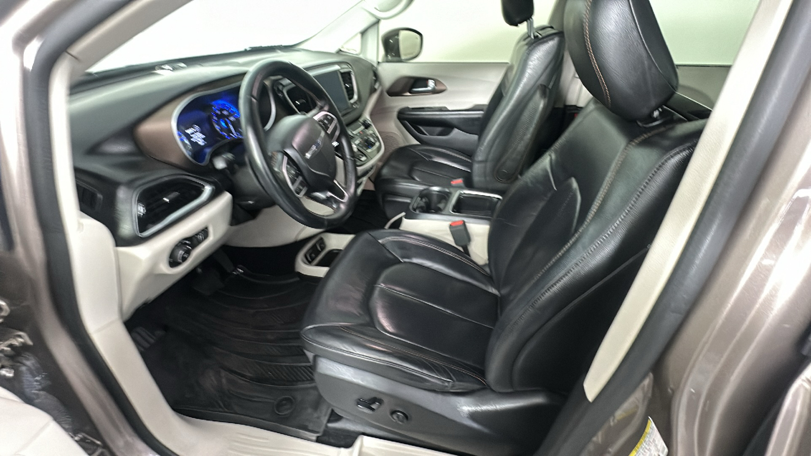 2017 Chrysler Pacifica Touring L Plus 33