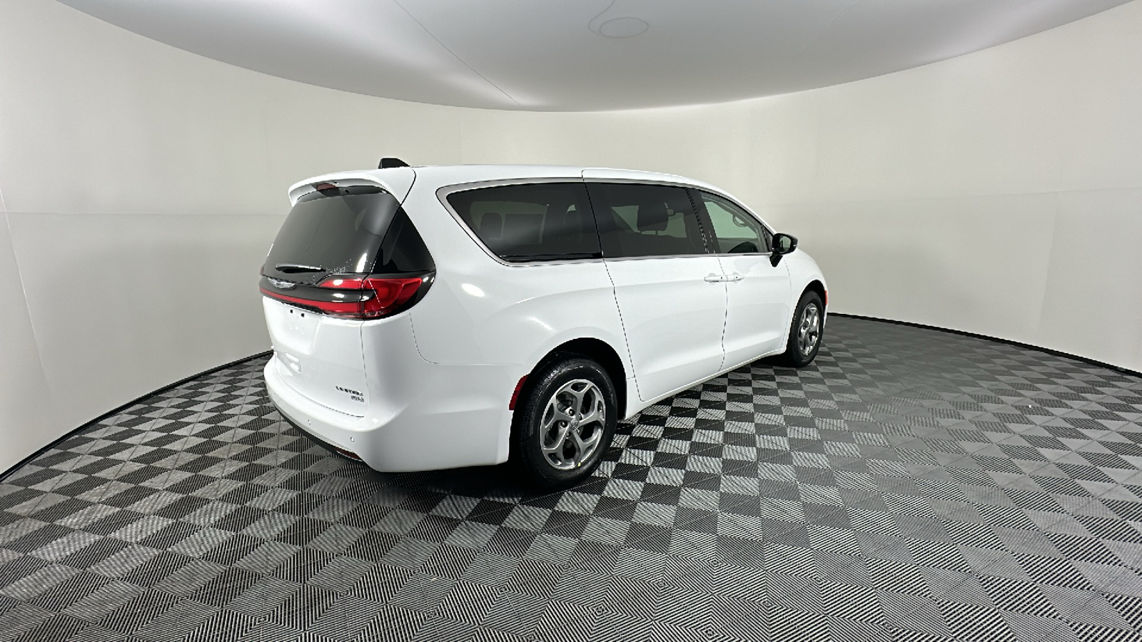2024 Chrysler Pacifica Limited 17
