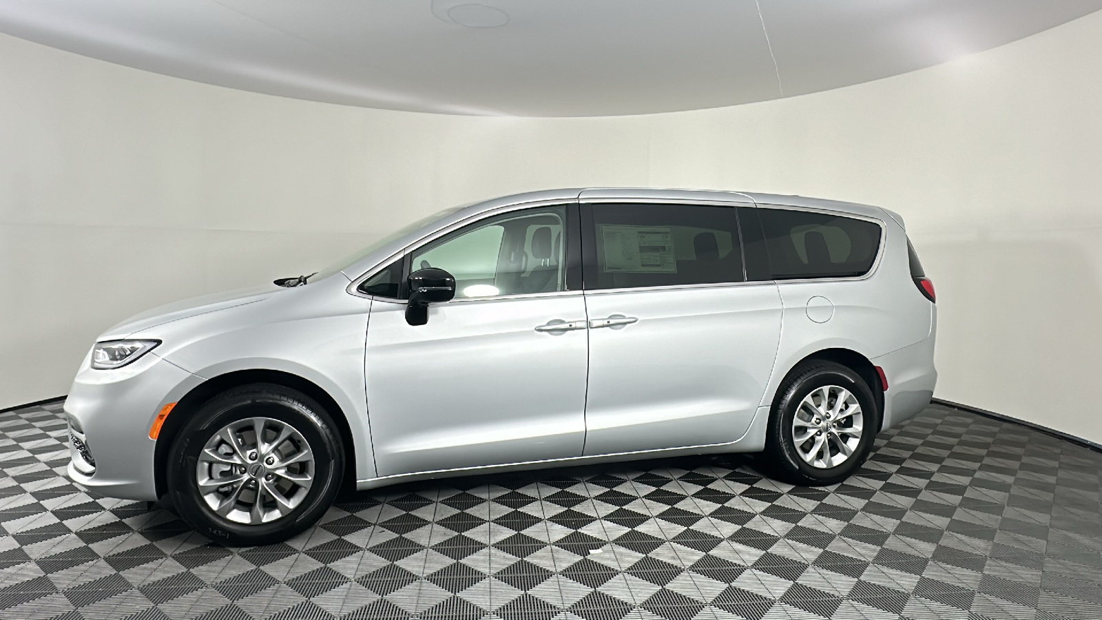 2024 Chrysler Pacifica Touring L 9