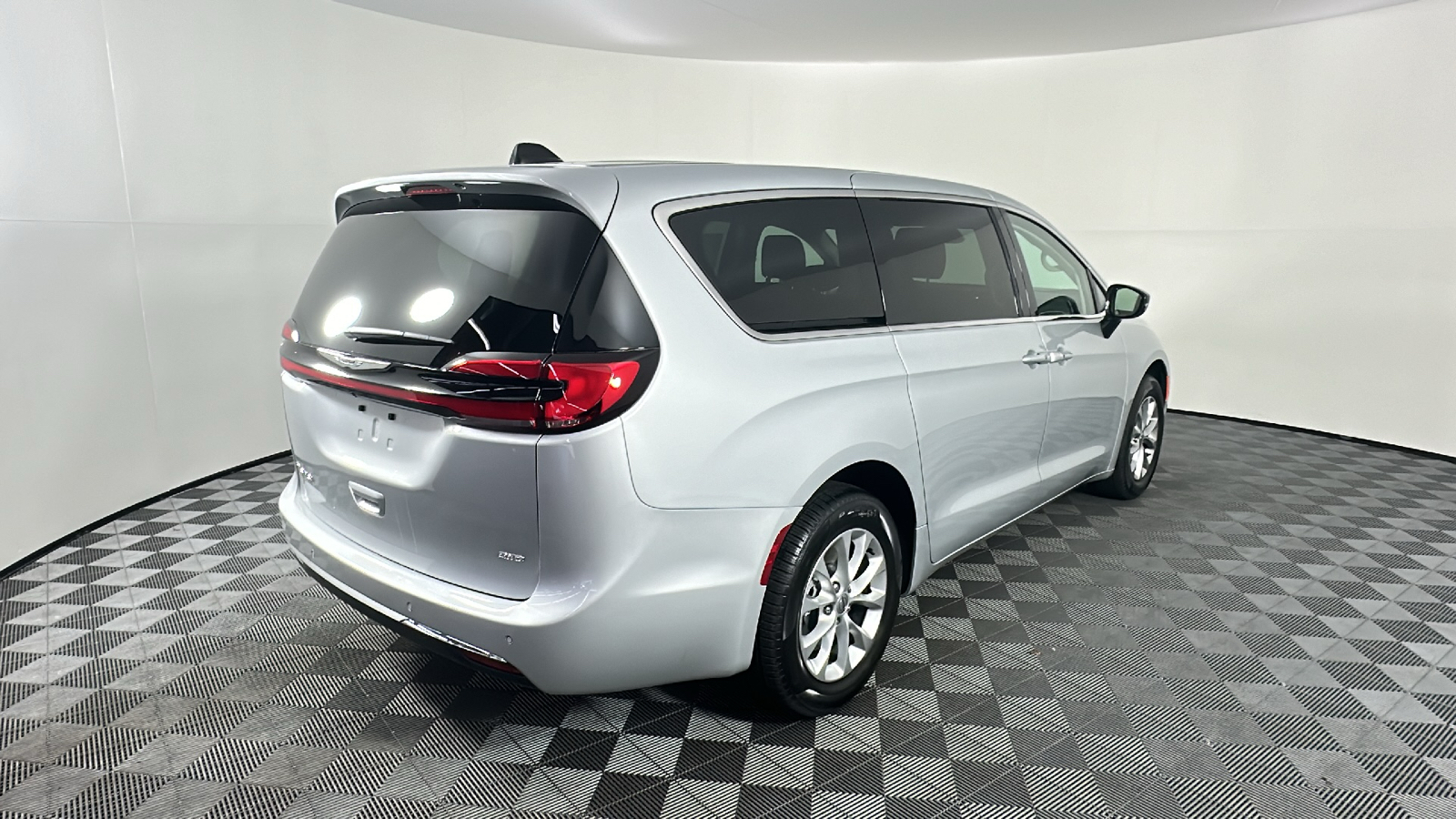 2024 Chrysler Pacifica Touring L 20