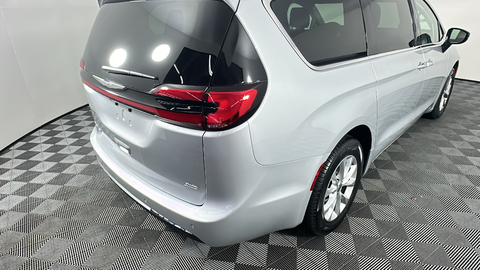 2024 Chrysler Pacifica Touring L 21