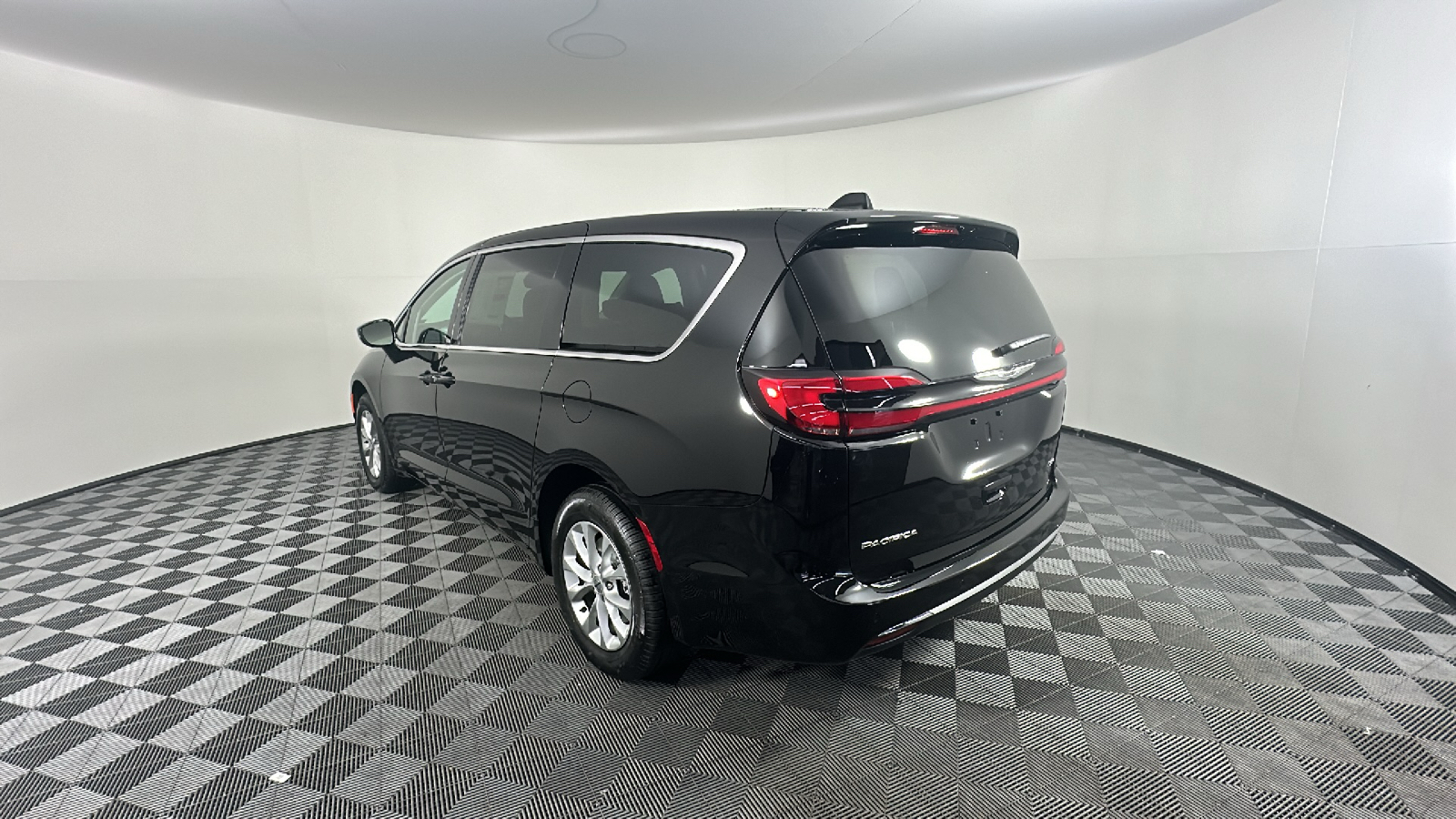 2024 Chrysler Pacifica Touring L 10