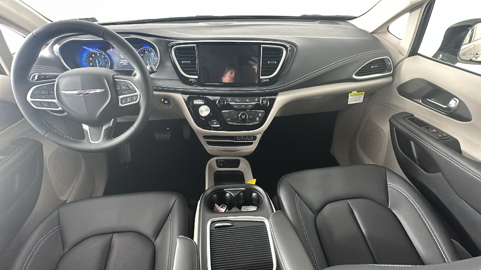 2024 Chrysler Pacifica Touring L 27