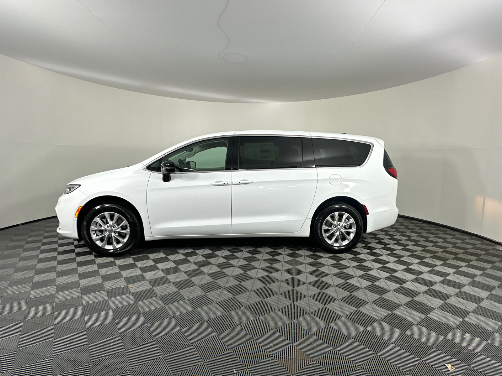 2024 Chrysler Pacifica Touring L 8