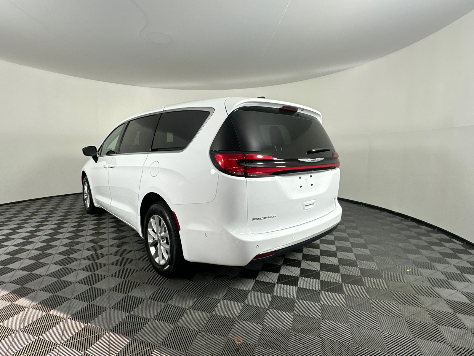 2024 Chrysler Pacifica Touring L 10