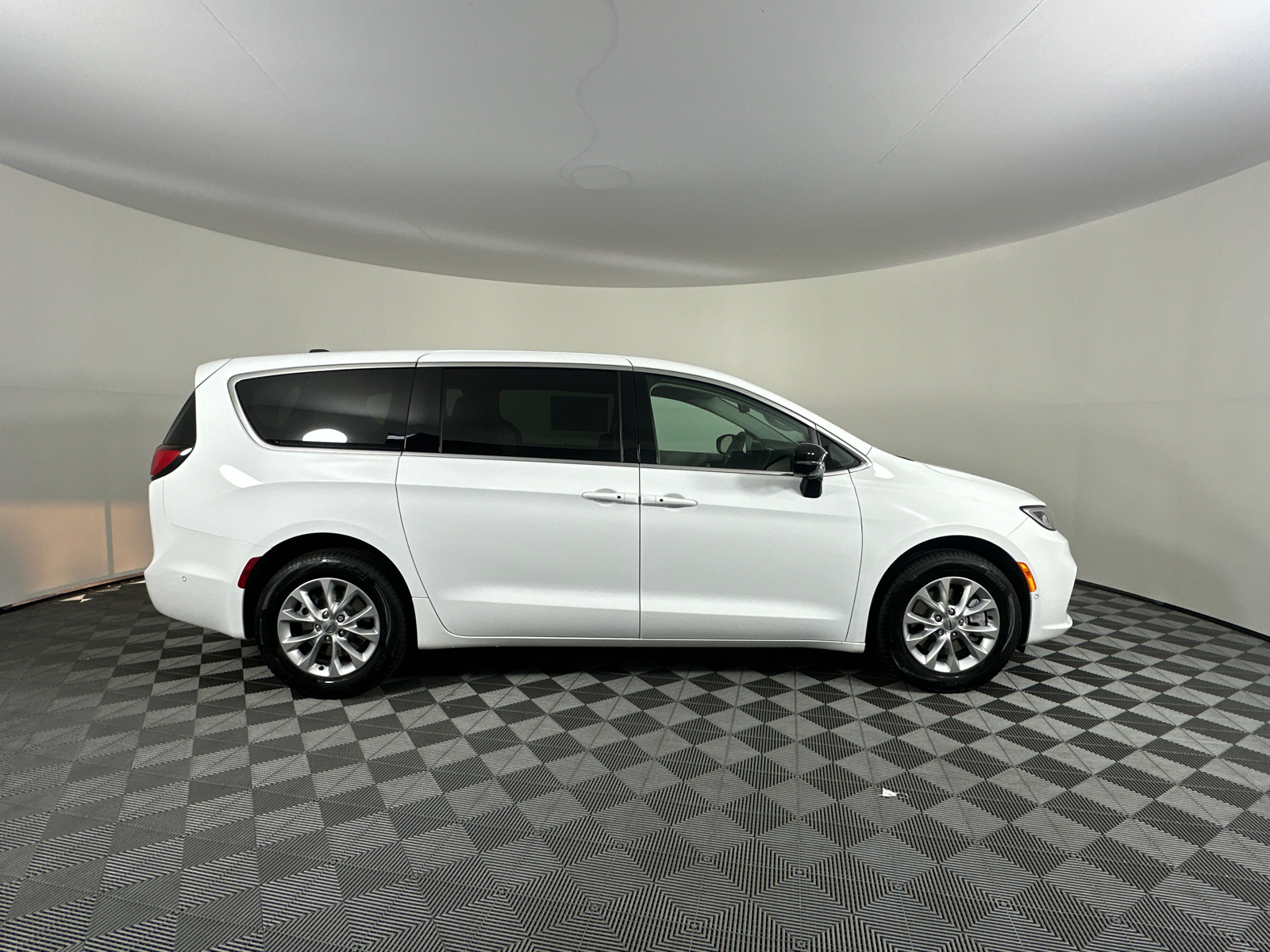 2024 Chrysler Pacifica Touring L 21