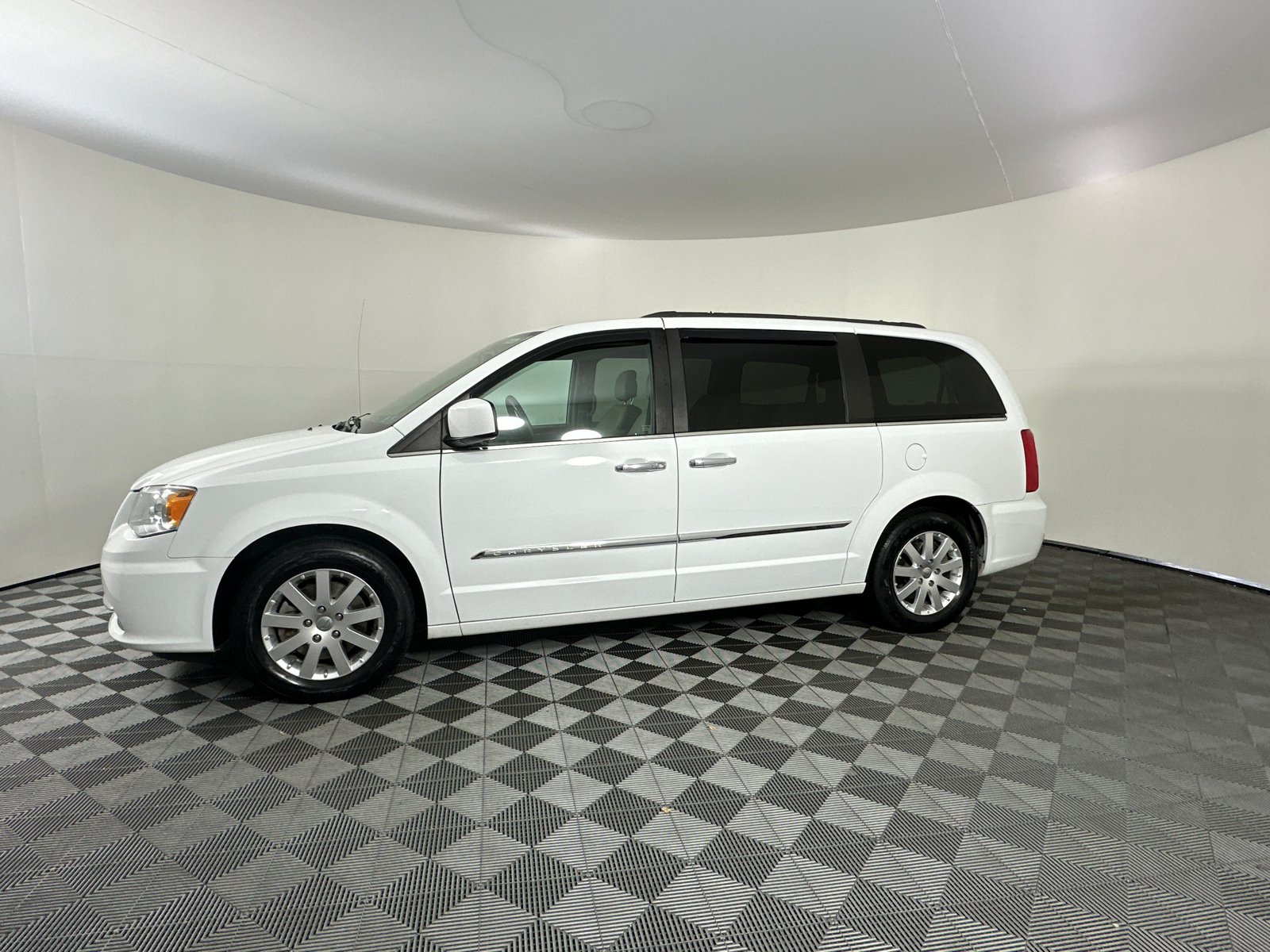 2016 Chrysler Town & Country Touring 9