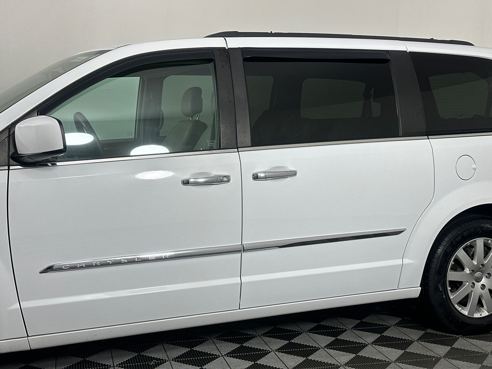 2016 Chrysler Town & Country Touring 10