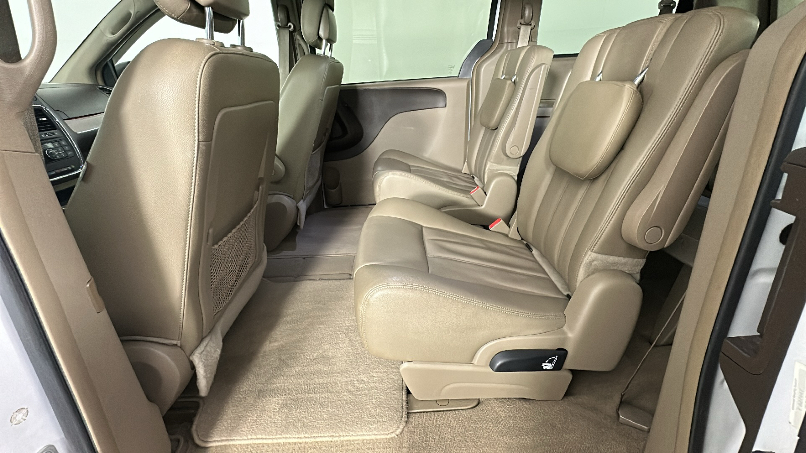 2016 Chrysler Town & Country Touring 23