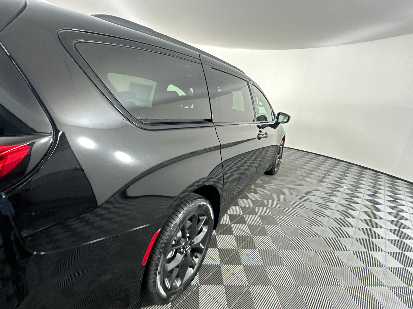 2025 Chrysler Pacifica Limited 15